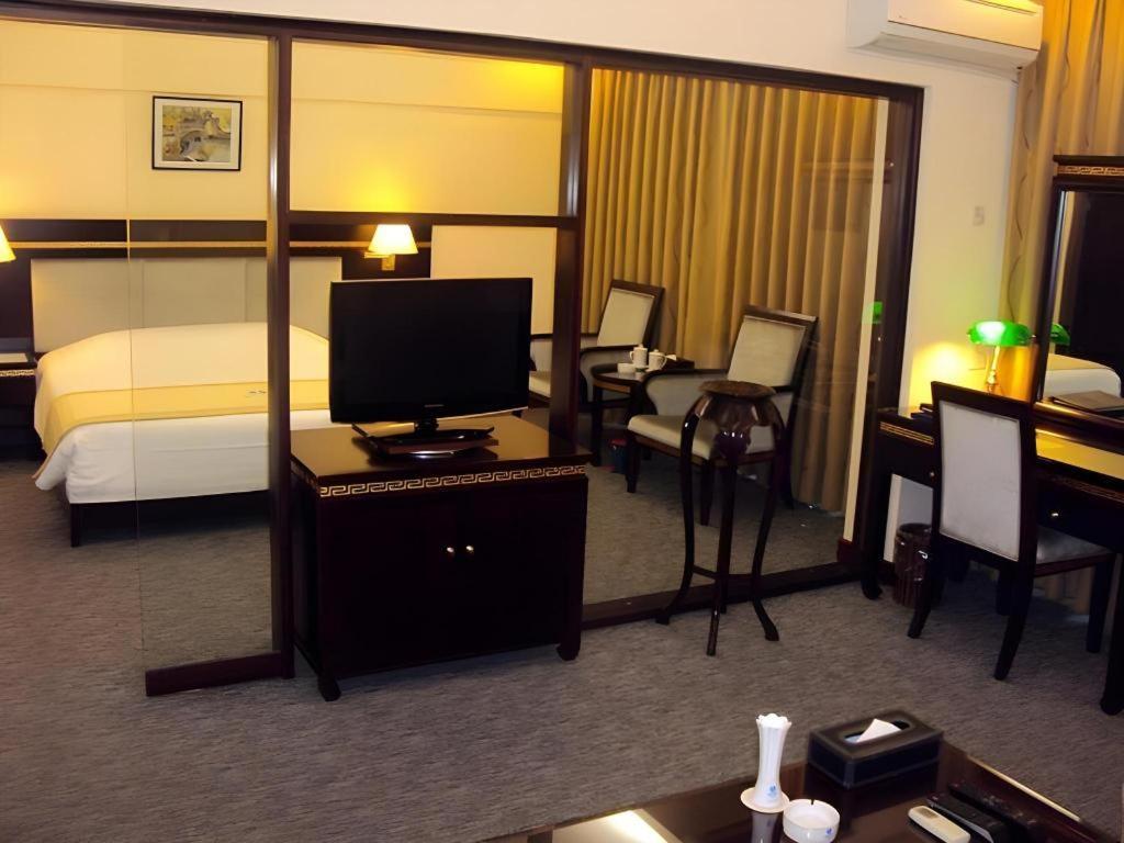 Huu Nghi Hotel Hai Phong Exterior photo
